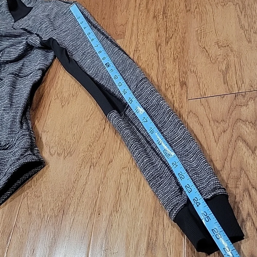 Lululemon Base Runner 10 - Picture 15 of 15